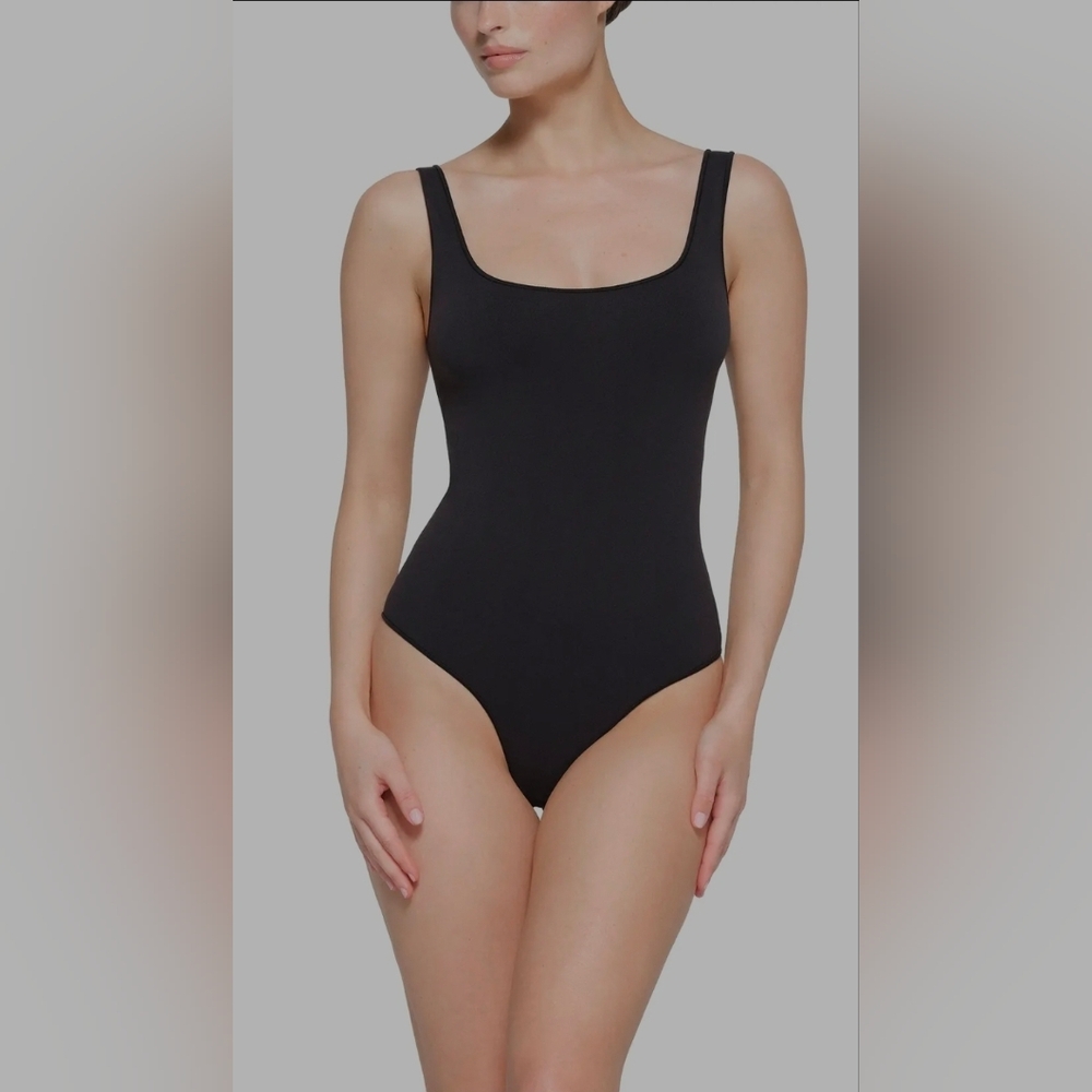 Skims Essential Scoop Neck Bodysuit Onyx Size S/M BS-SCN-0453